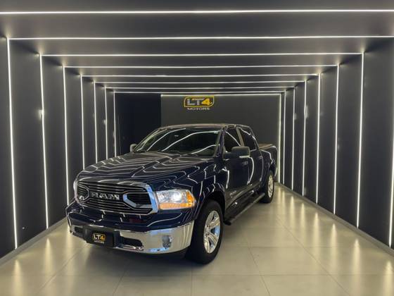 RAM CLASSIC 5.7 V8 GASOLINA LARAMIE CD 4X4 AUTOMÁTICO